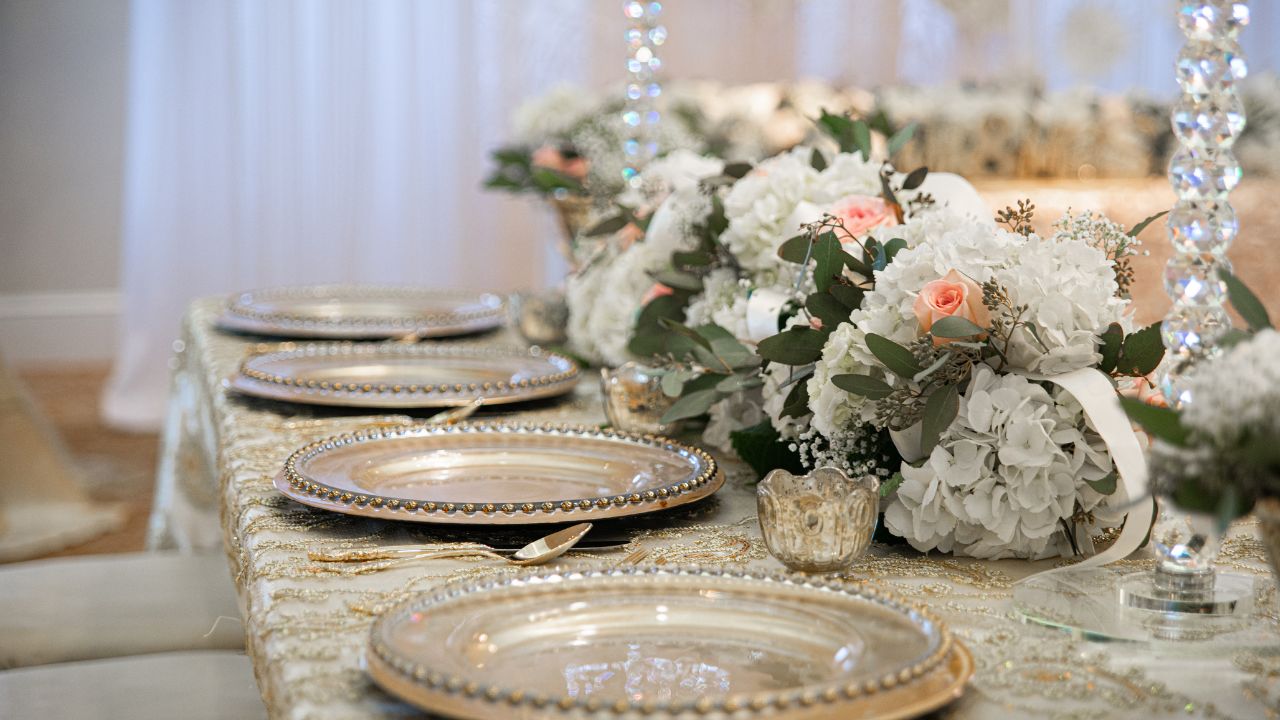 Why Event Planners Should Buy Silver Charger Plates in Bulk?